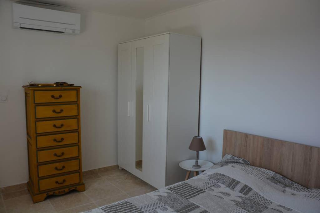 La Venturonne Appartement Neuf Rez De Jardin 45 M2 Vue Mer Et Vignes 10 Mn Des Plages Le Beausset Exterior photo