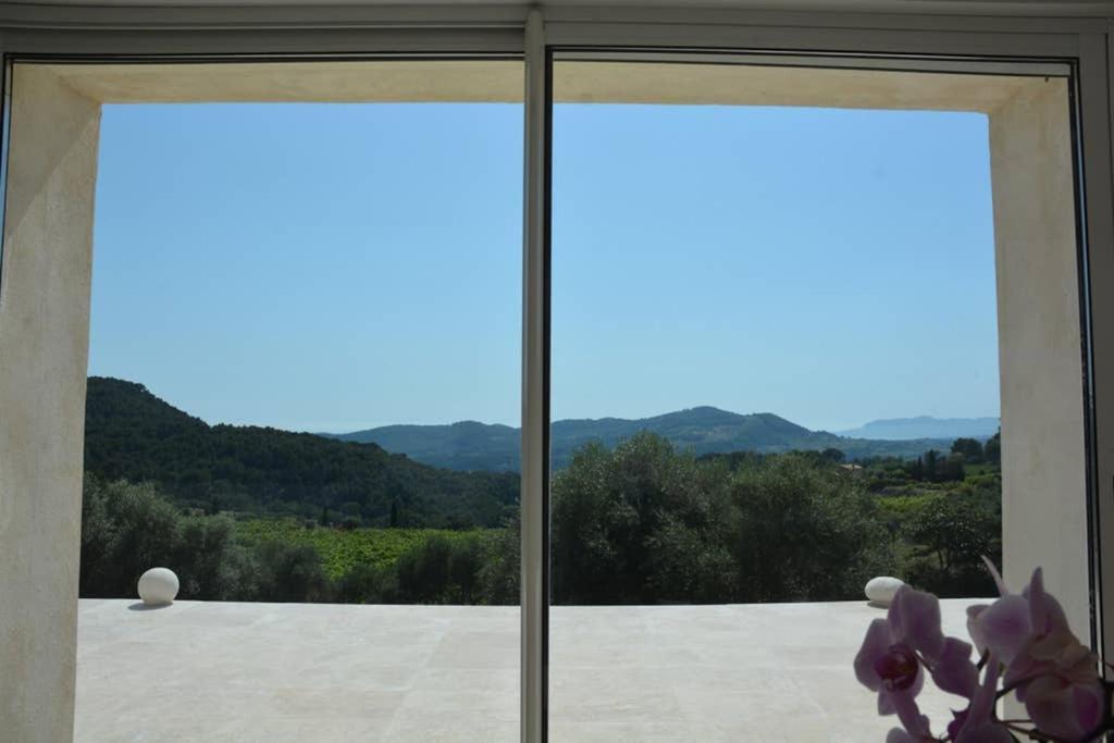 La Venturonne Appartement Neuf Rez De Jardin 45 M2 Vue Mer Et Vignes 10 Mn Des Plages Le Beausset Exterior photo