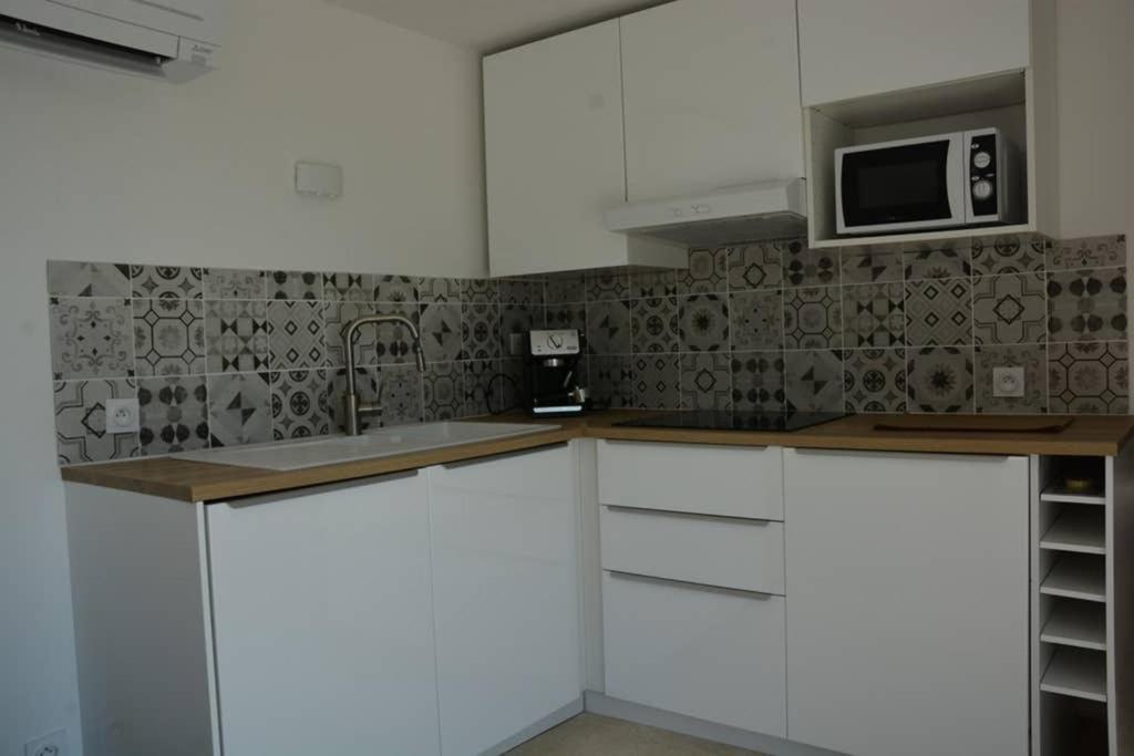 La Venturonne Appartement Neuf Rez De Jardin 45 M2 Vue Mer Et Vignes 10 Mn Des Plages Le Beausset Exterior photo