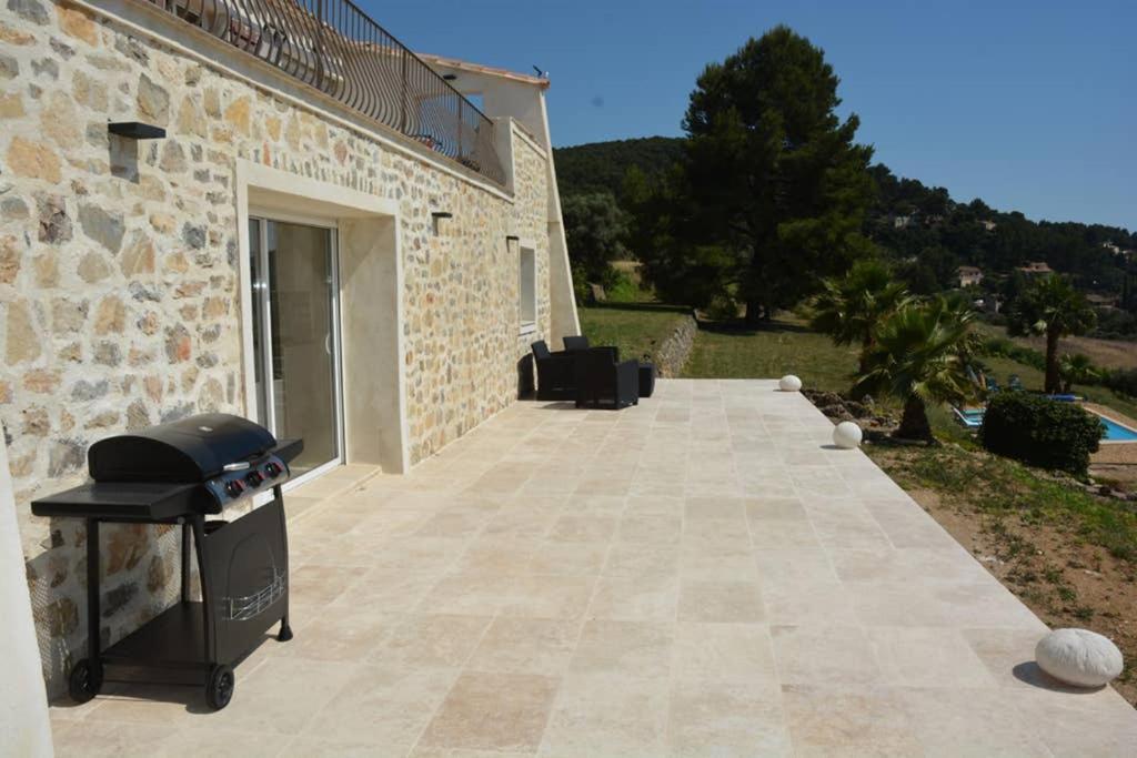 La Venturonne Appartement Neuf Rez De Jardin 45 M2 Vue Mer Et Vignes 10 Mn Des Plages Le Beausset Exterior photo