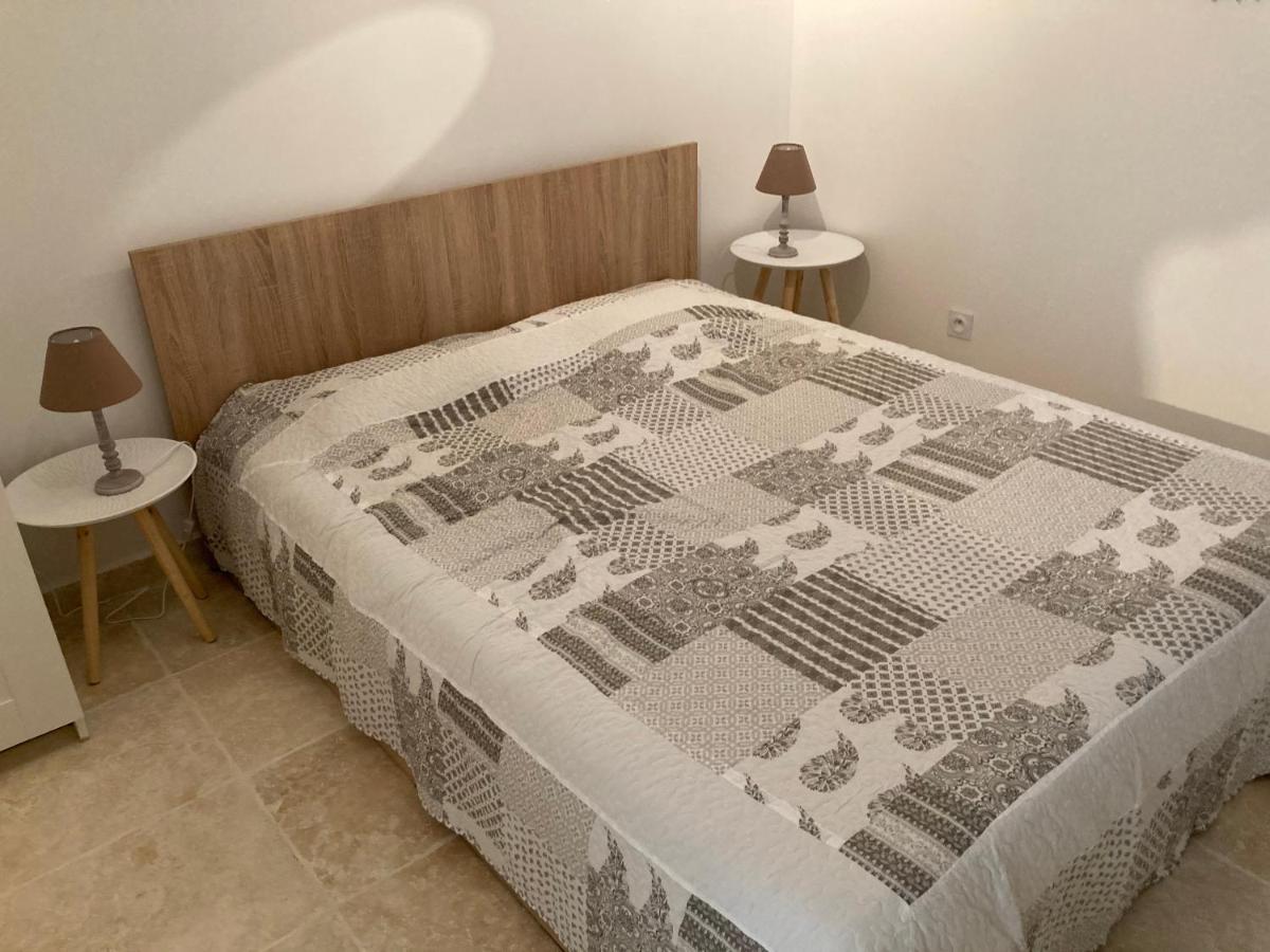 La Venturonne Appartement Neuf Rez De Jardin 45 M2 Vue Mer Et Vignes 10 Mn Des Plages Le Beausset Exterior photo