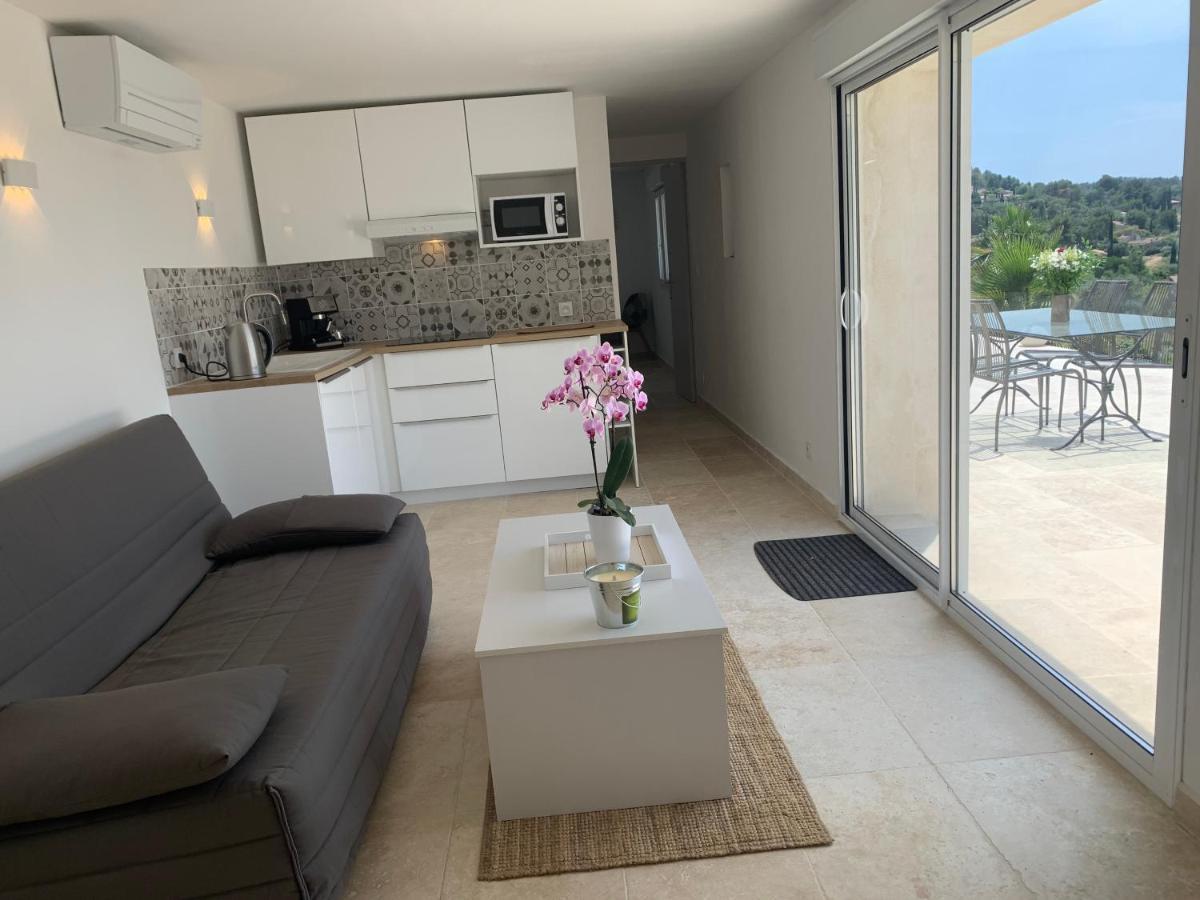 La Venturonne Appartement Neuf Rez De Jardin 45 M2 Vue Mer Et Vignes 10 Mn Des Plages Le Beausset Exterior photo