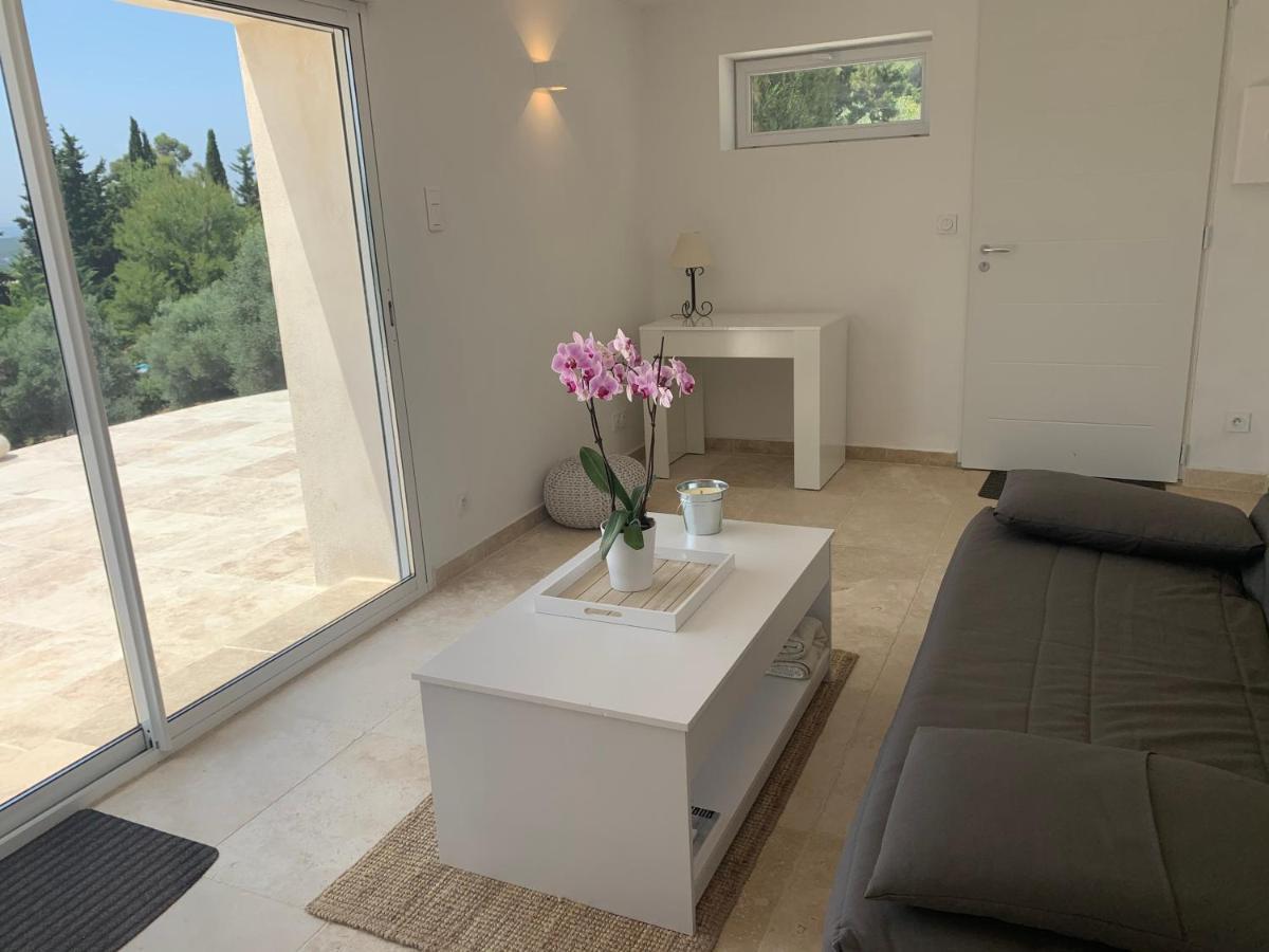 La Venturonne Appartement Neuf Rez De Jardin 45 M2 Vue Mer Et Vignes 10 Mn Des Plages Le Beausset Exterior photo